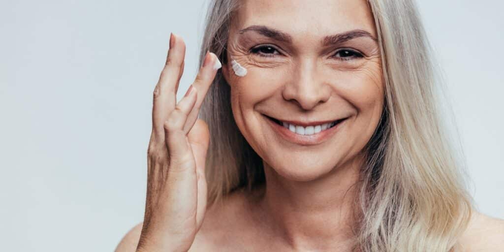 Ontdek een stralende huid met deze onfeilbare anti-agingroutine - Jouw ultieme gids voor een jeugdige uitstraling