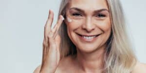 Ontdek een stralende huid met deze onfeilbare anti-agingroutine - Jouw ultieme gids voor een jeugdige uitstraling