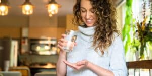 Ontdek de cruciale rol van vitamines voor een stralende huid en weelderig haar